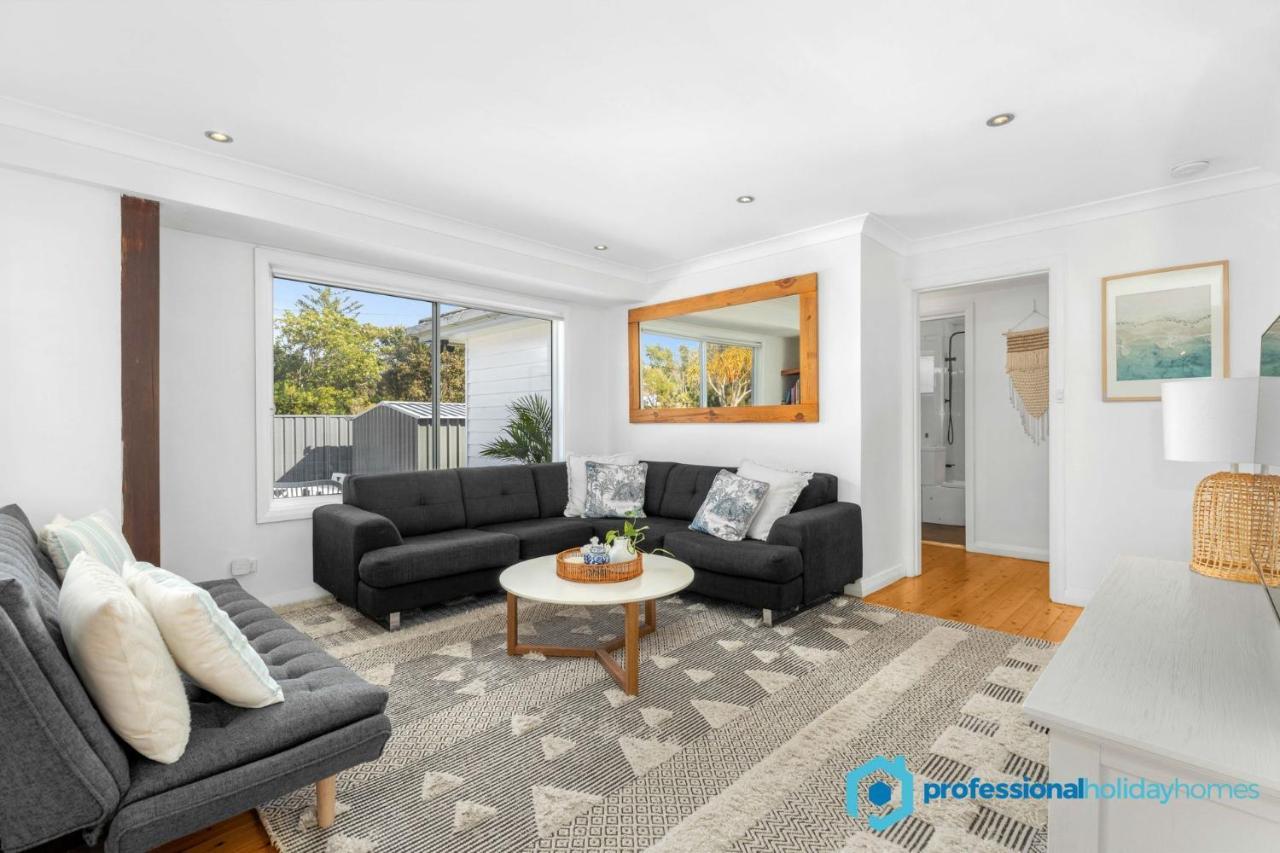 Coastal Palms - Pet Friendly - 3 Mins Walk To Beach Villa Culburra Beach Exterior photo