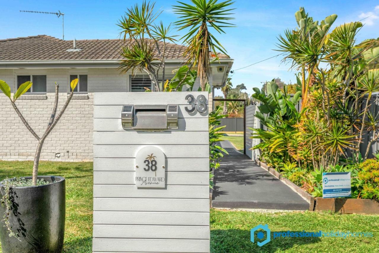 Coastal Palms - Pet Friendly - 3 Mins Walk To Beach Villa Culburra Beach Exterior photo