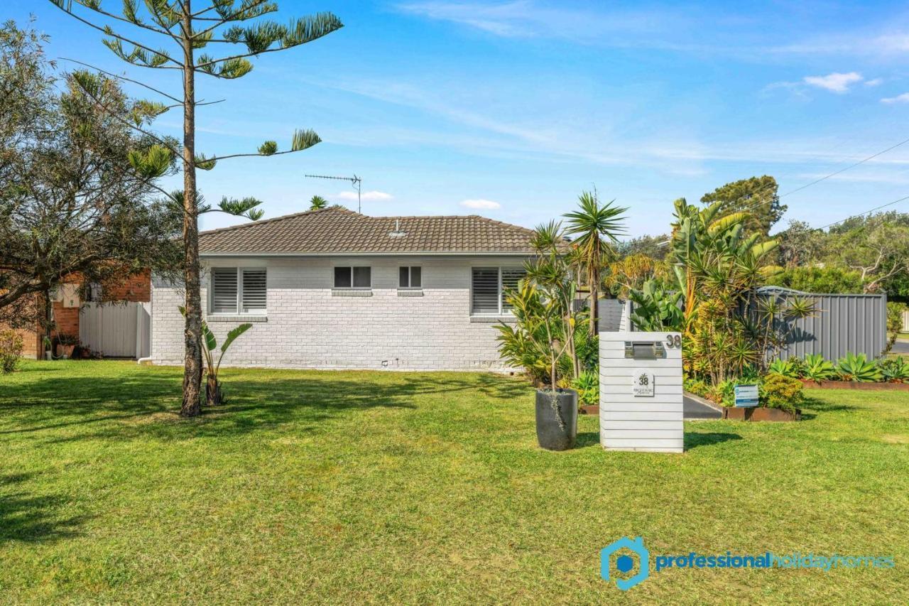 Coastal Palms - Pet Friendly - 3 Mins Walk To Beach Villa Culburra Beach Exterior photo